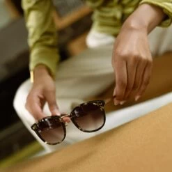 Prague Crystal Tortoise Brown -Luxury Gear Shop 555bfb6b32520c9957962a22ec09b7c5