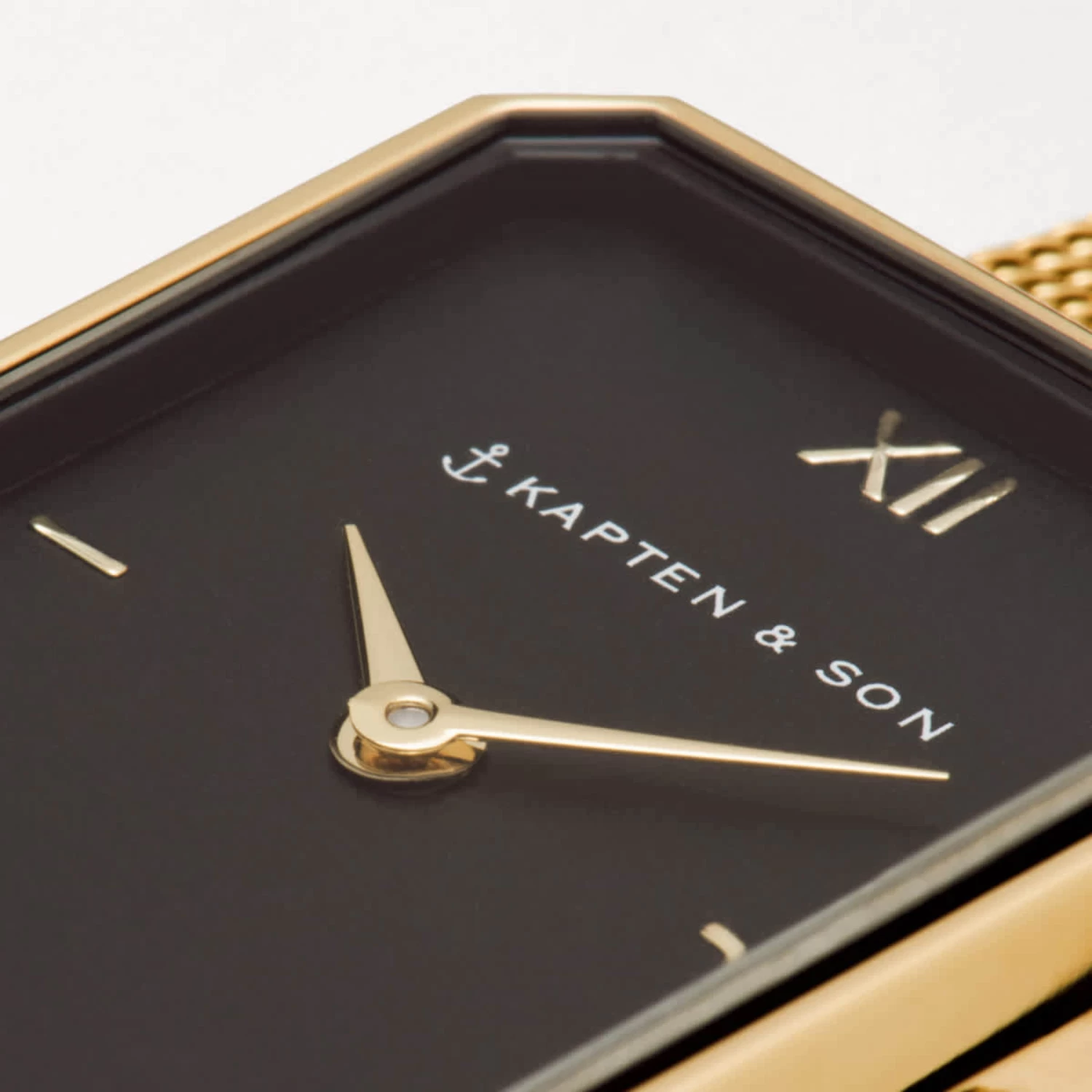 Grace Gold Black Mesh 5 Grace Gold Black Mesh - Image 3