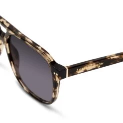 Zurich Oversize Crystal Tortoise Mit Sehstärke -Luxury Gear Shop d1e172357dc6787cc9f4baa6a5a92450