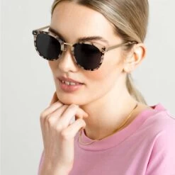 Prague Sand Tortoise Mit Sehstärke -Luxury Gear Shop e9aa3f2f9975c6db6b69f461ebb9495c